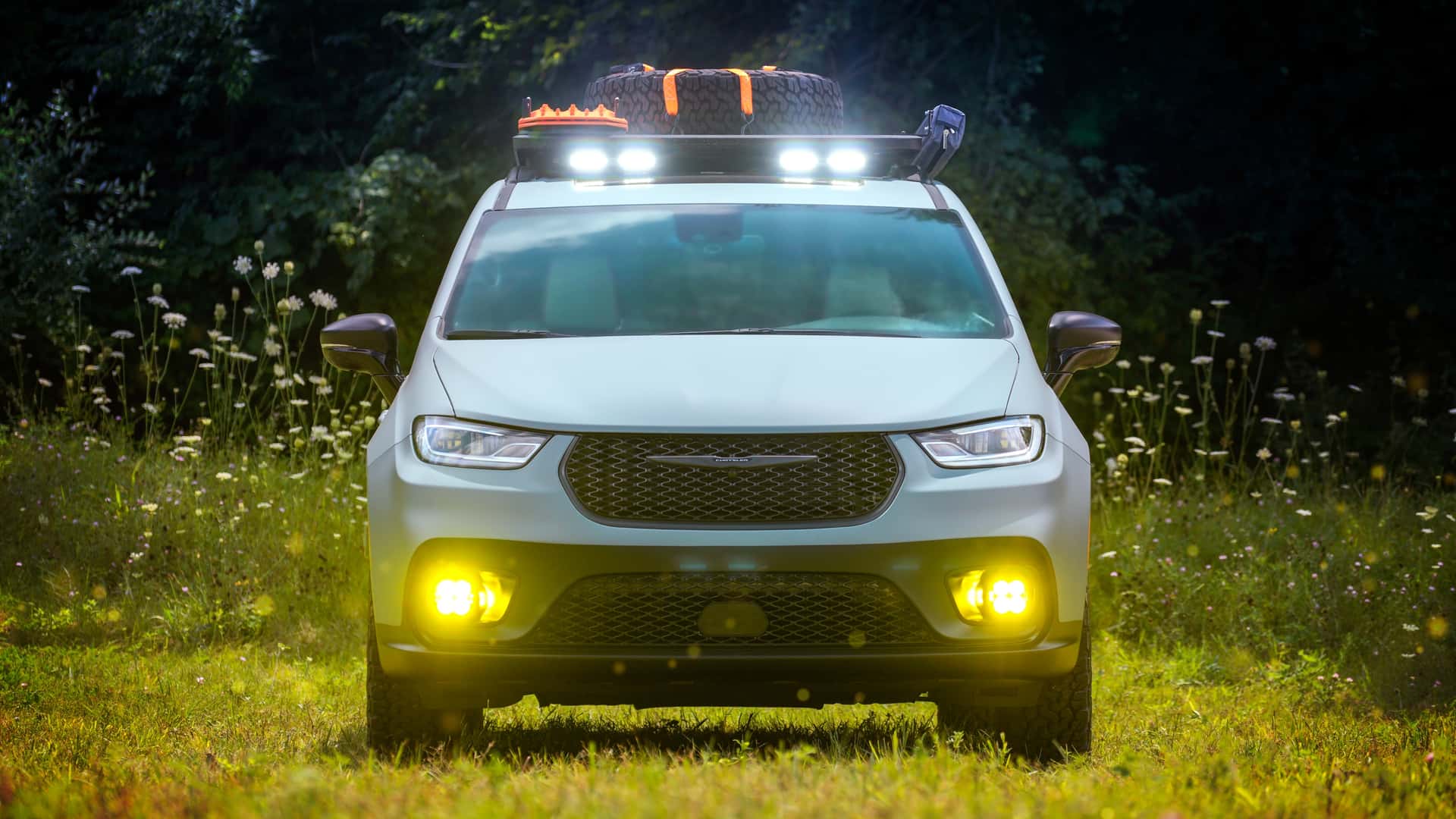 Chrysler Pacifica Grizzly Peak Front View