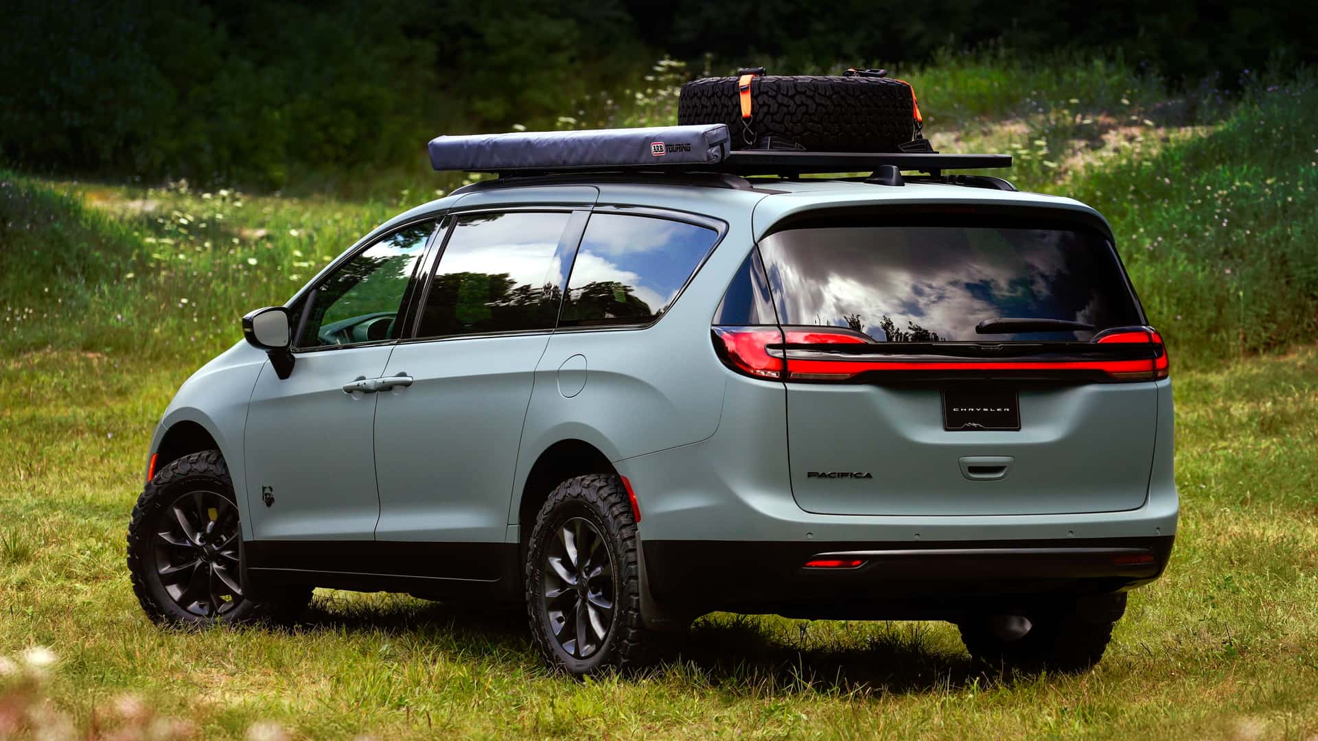 Chrysler Pacifica Grizzly Peak Side View