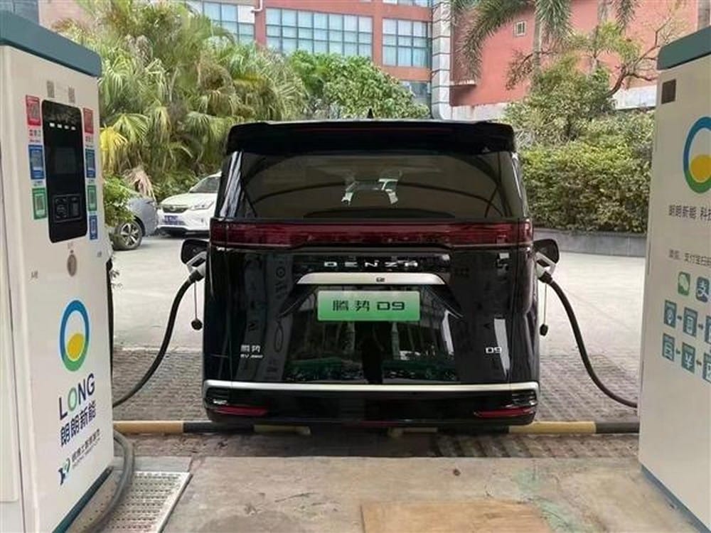 Dual charging of the Denza D9 minivan