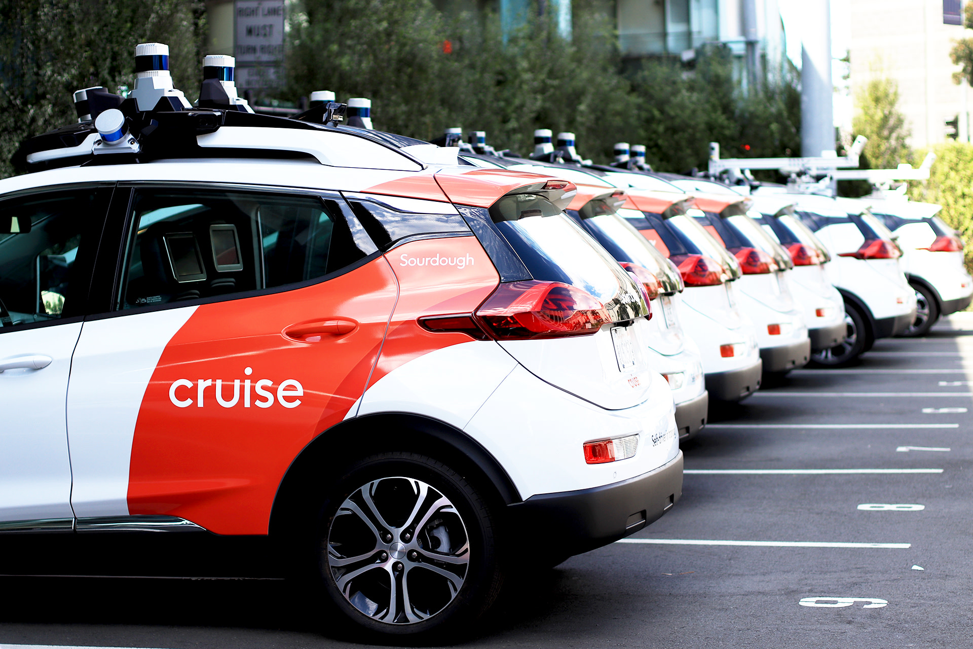 Cruise скоротить 900 працівників і перегляне плани щодо роботаксі