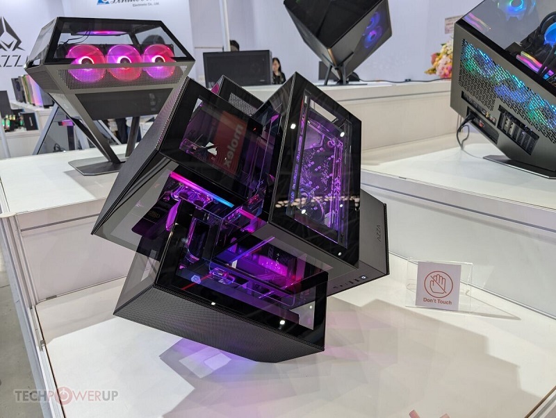 Cube Case interior by Azza