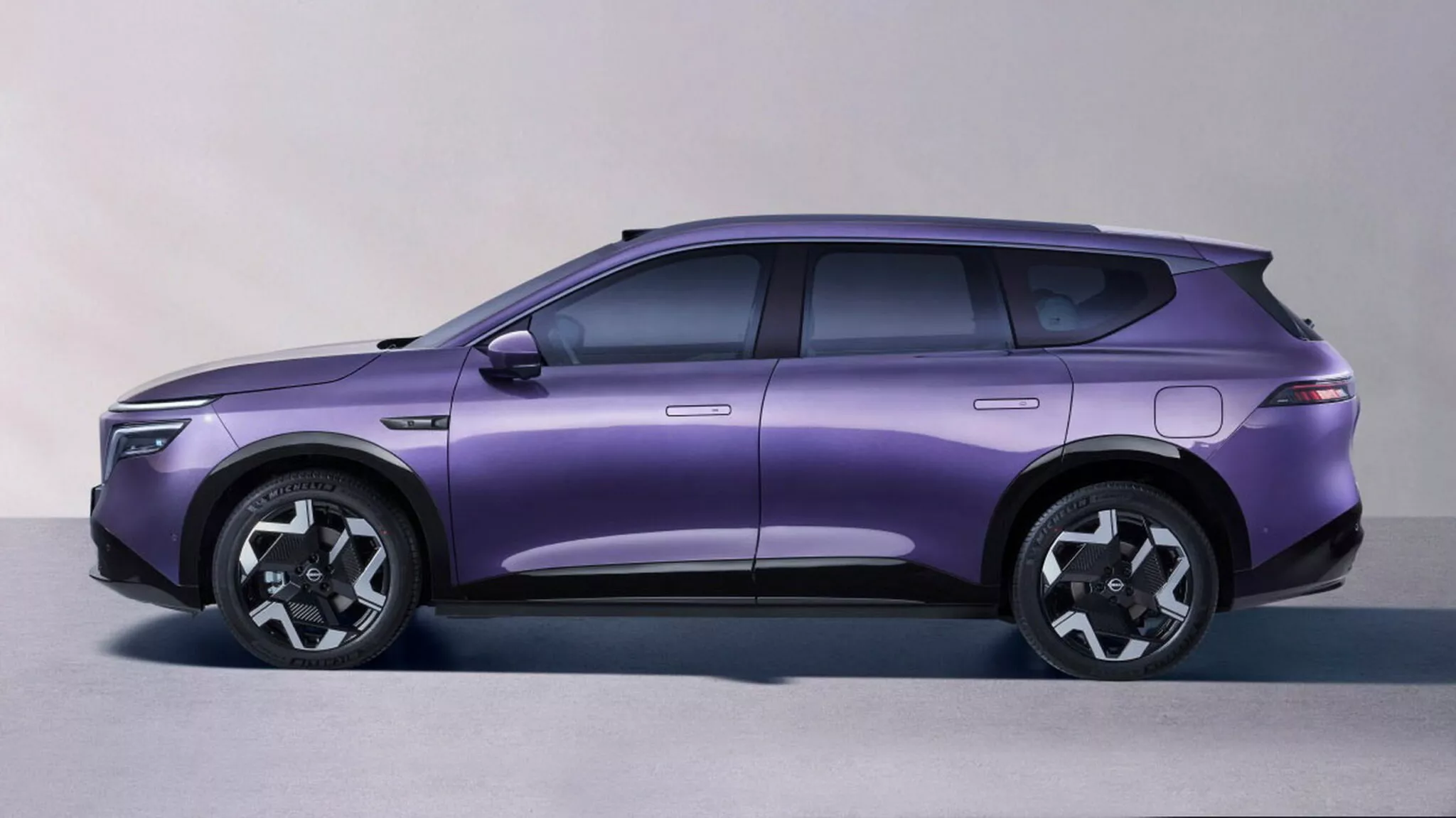 Задній вид Nissan NX8 з датчиками на даху