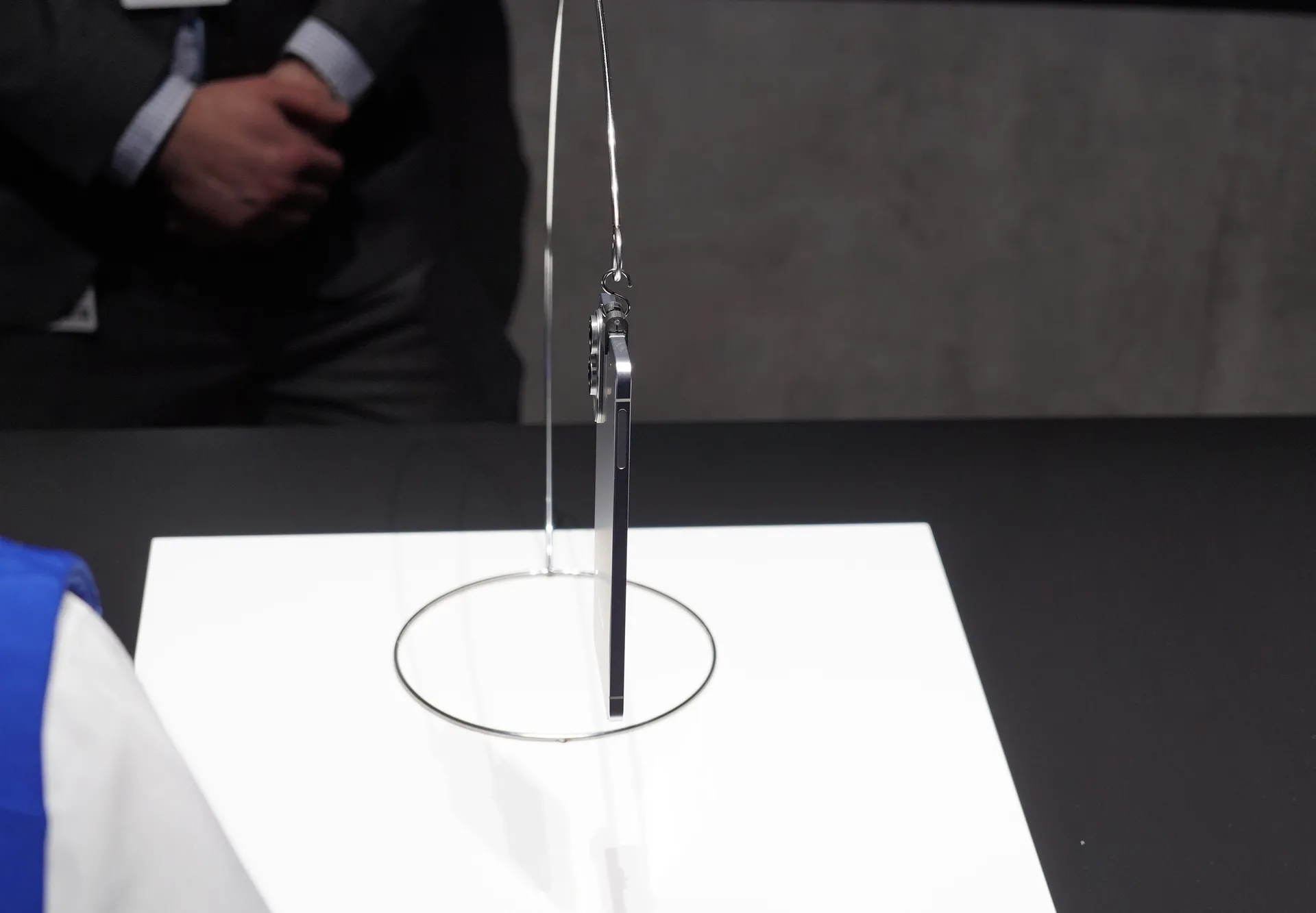 Thinness of Galaxy S25 Edge compared to other models