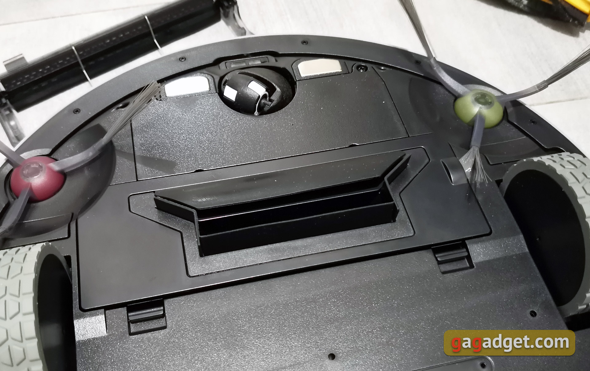 Огляд Ecovacs DEEBOT OZMO 900: робот-пилосос із вологим прибиранням та картографічними навичками-16