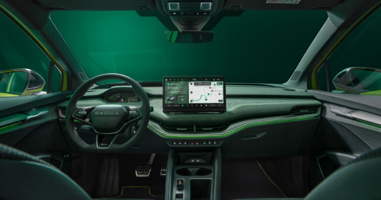 Передня частина інтер'єру Skoda Elroq RS
