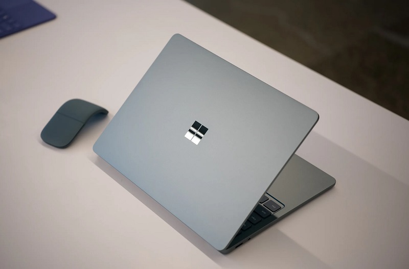 Image of Surface Laptop 13 in different colours