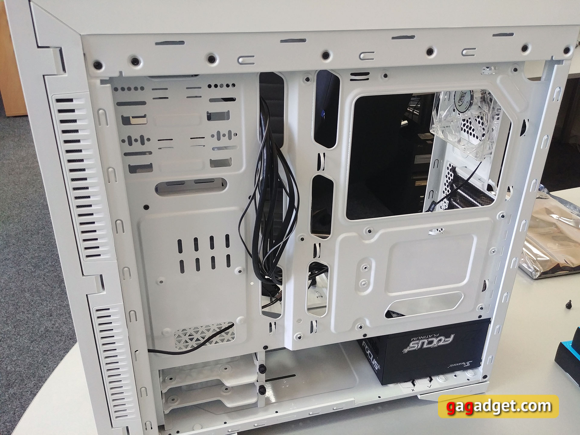 gaming-pc-medium-price-tier-mid2018-09.jpg