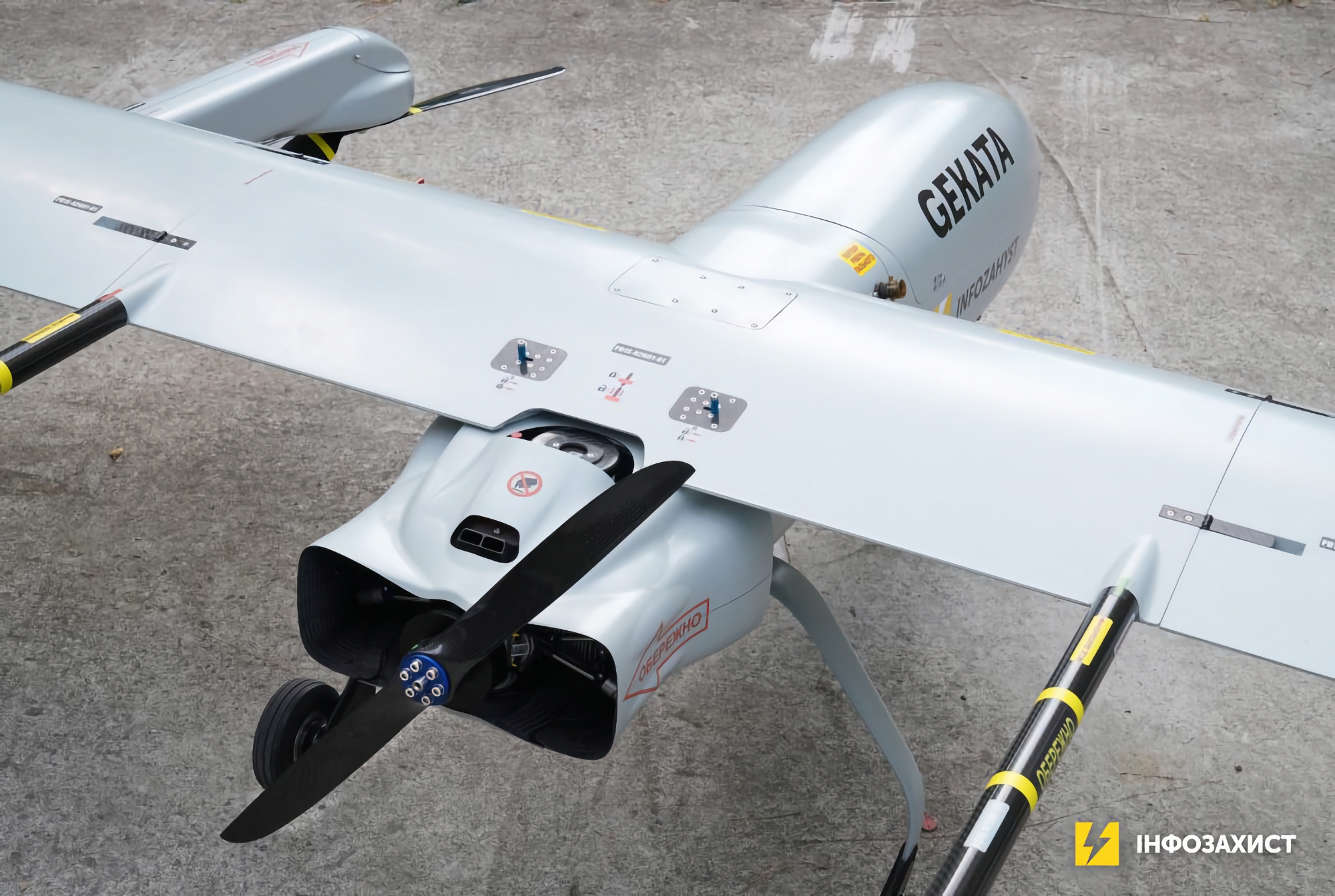 L'Ukraine commence à tester un nouveau drone de reconnaissance, le Gekata, qui pourra rester en l'air jusqu'à 12 heures et détecter des cibles à une distance allant jusqu'à 450 km.-2
