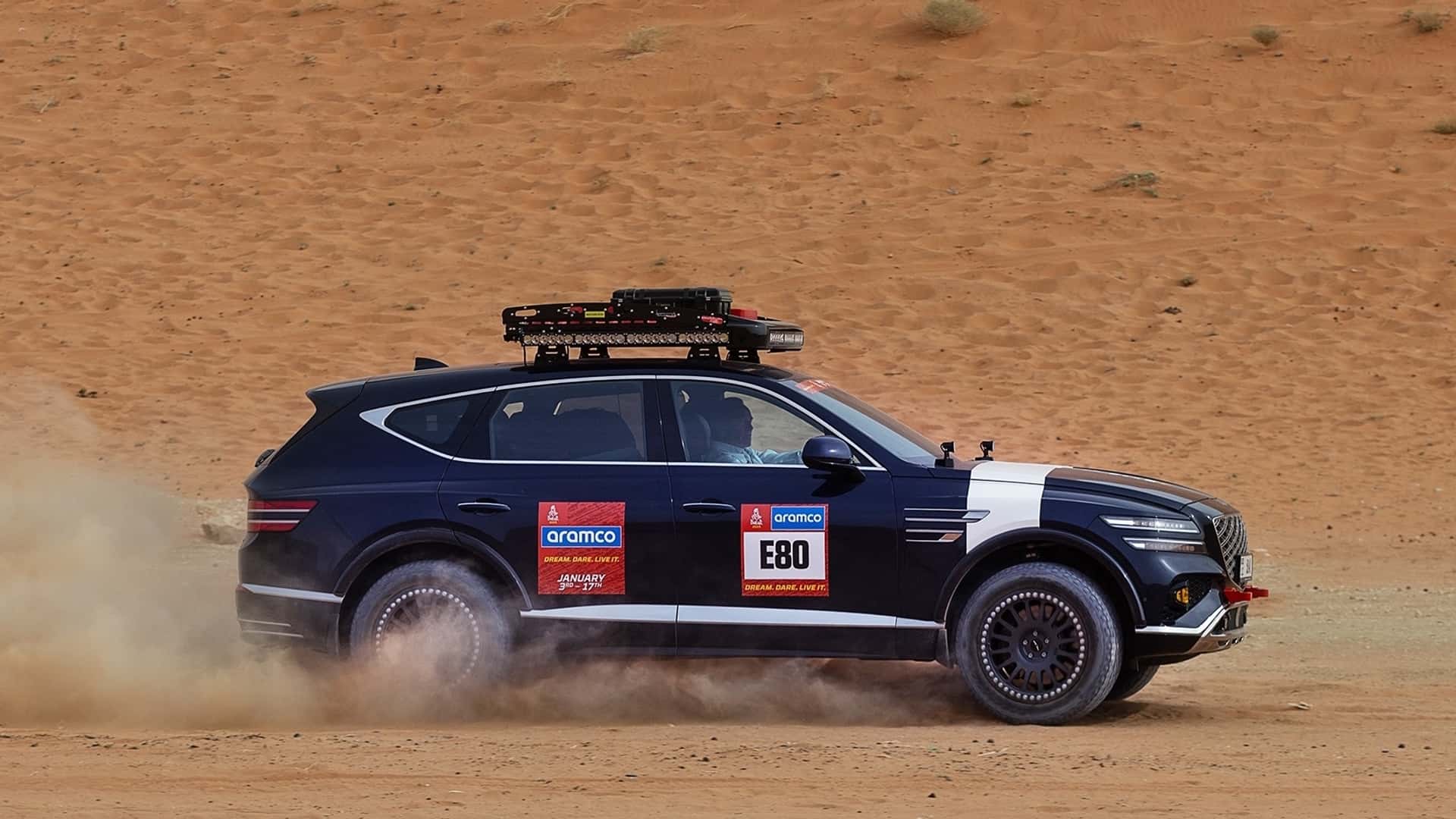 Genesis GV80 Desert Edition avec vue sur le désert