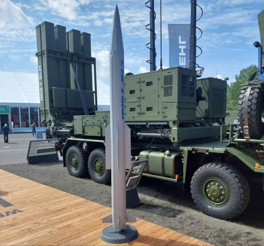 Макет ракети IRIS-T SLX