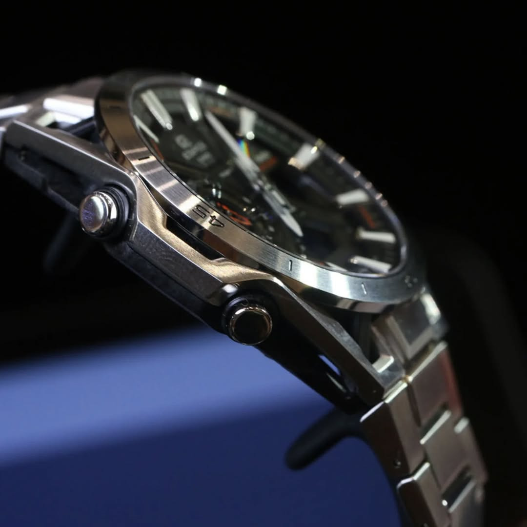 Годинник Casio з внутрішніми компонентами