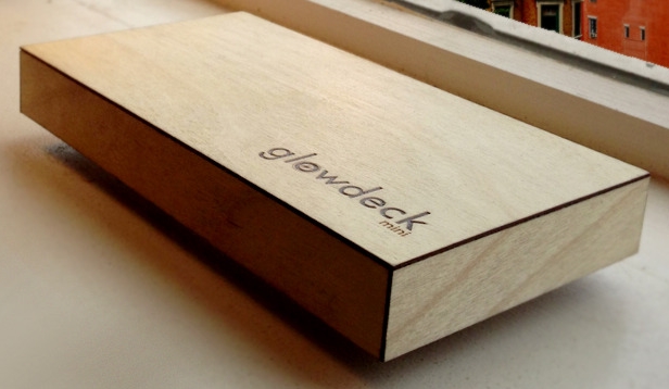 Компактная акустика с возможностью беспроводной зарядки Glowdeck-3