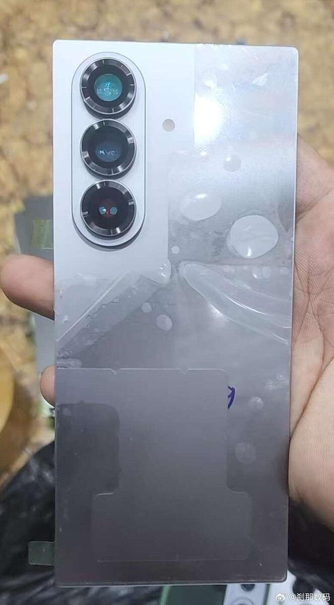 Камера на задній панелі Samsung Galaxy Fold7