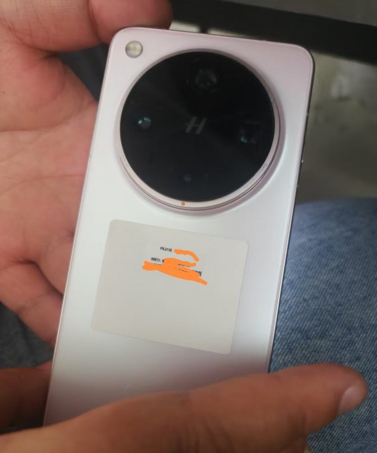 The alleged Oppo Find X8 Ultra. Illustration: Ice Univerce
