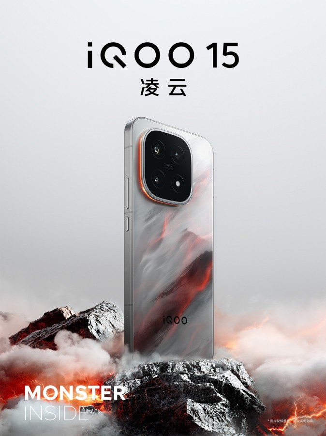 Second image of iQOO 15 from unboxing