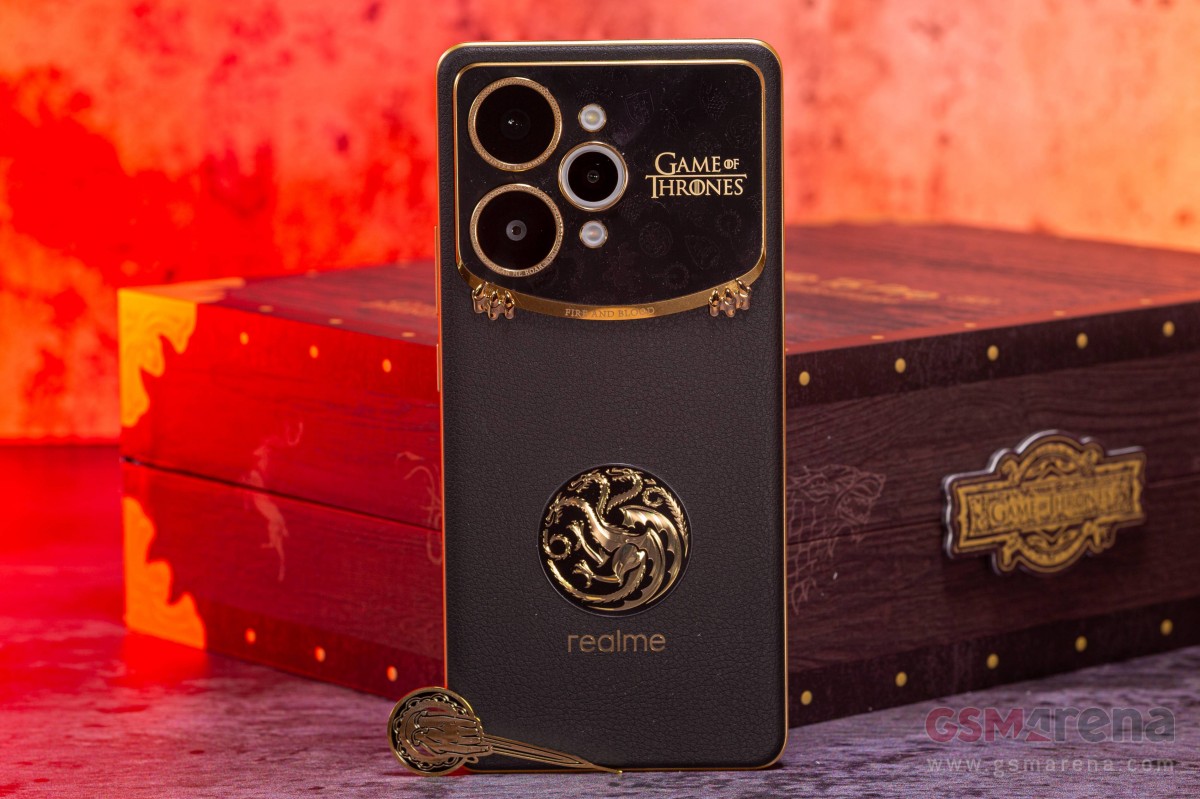 Смартфон Realme 15 Pro с логотипом дома Таргариенов