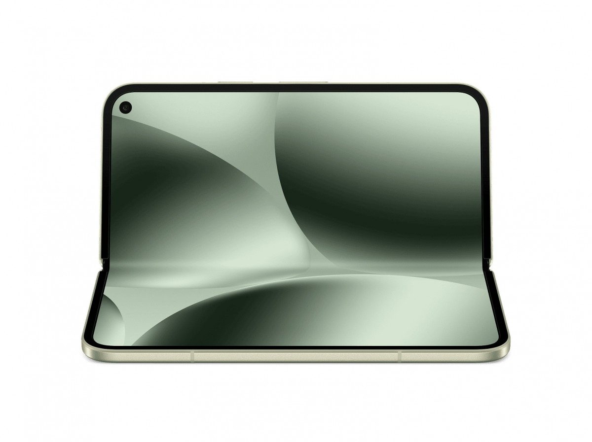Pixel 10 Pro Fold в руке