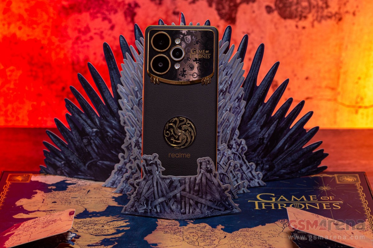 Смартфон Realme 15 Pro в красном цвете