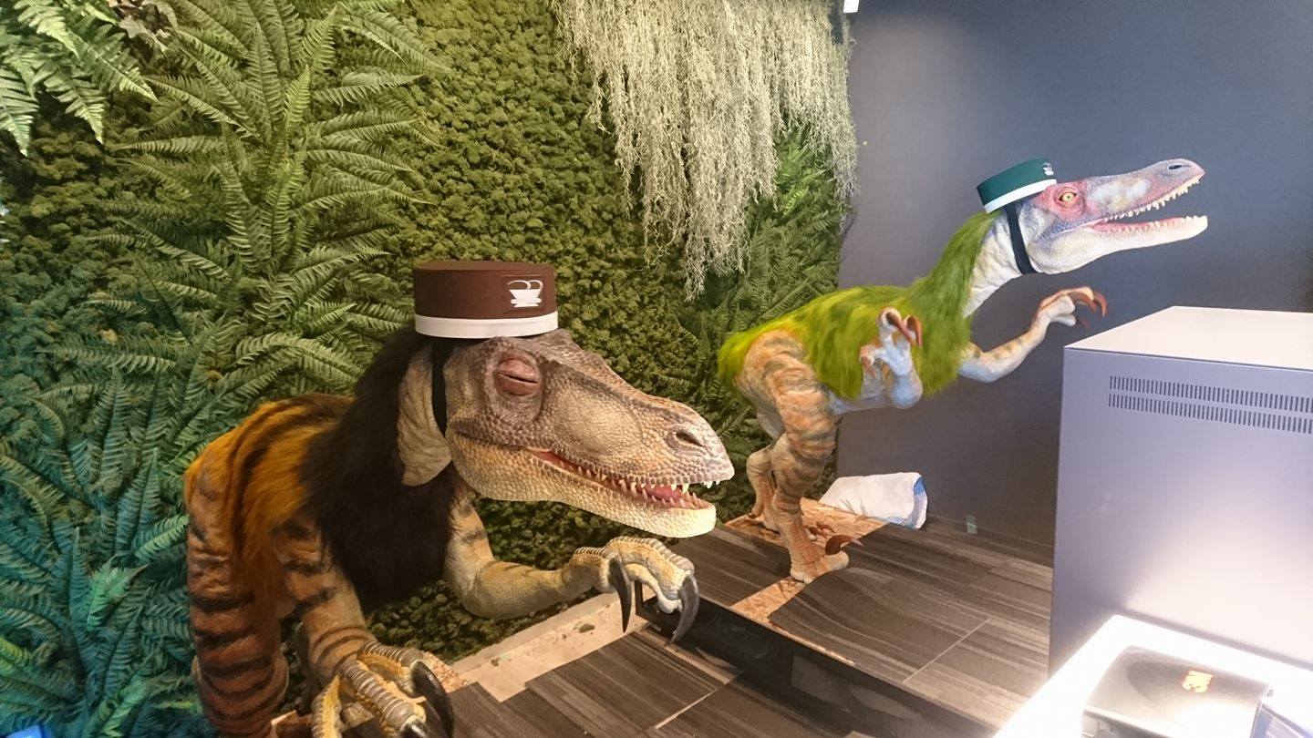henn-na-hotel-robots-dino.jpg