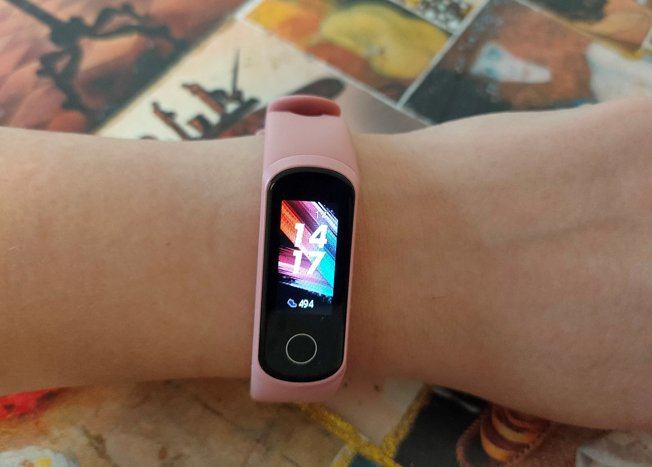 Обзор Honor Band 5i: недорогой фитнес-трекер с зарядкой от USB