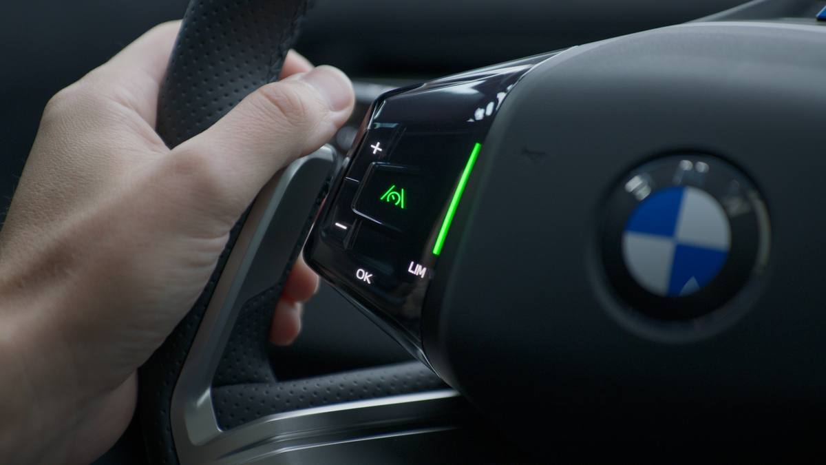BMW iX3 сертифікований електричний кросовер