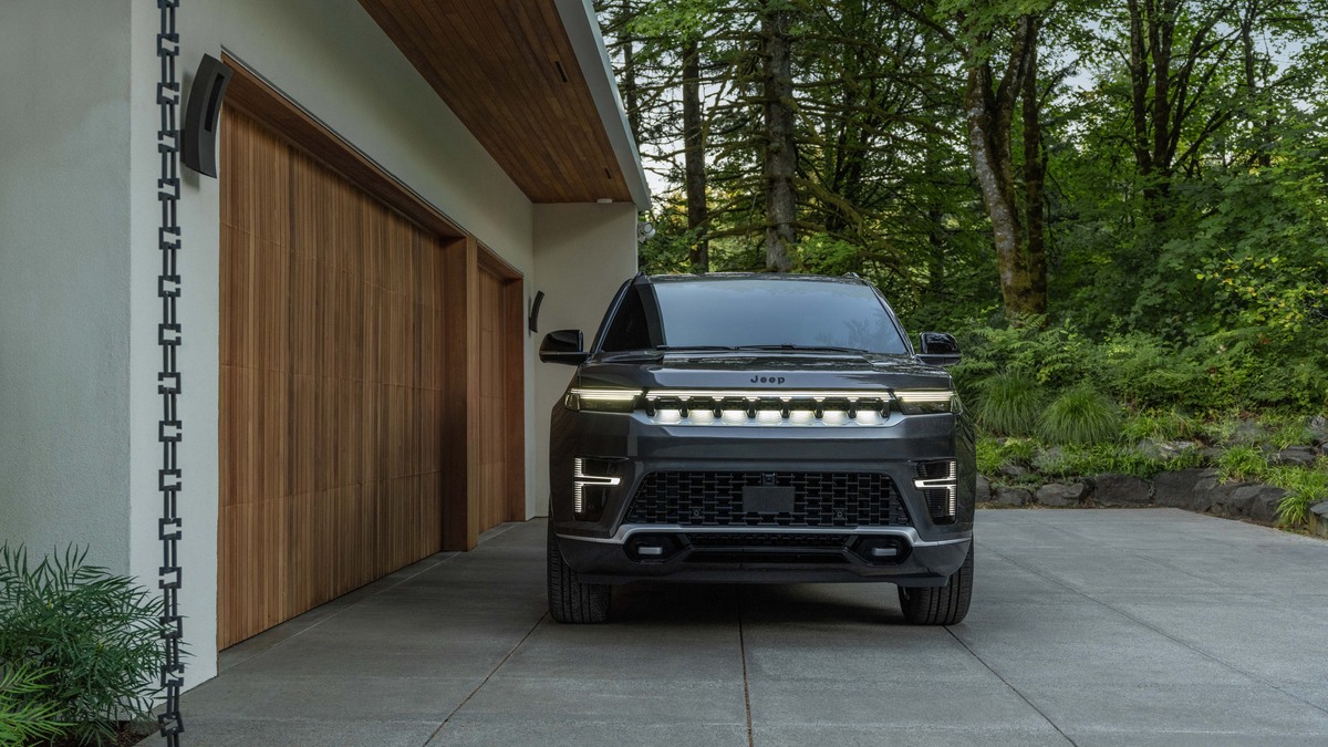 Изображение Grand Wagoneer 2026 - задняя часть