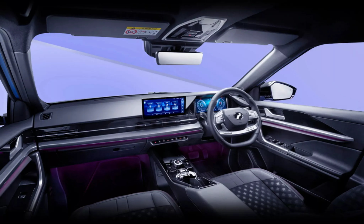 Салон Perodua QV-E