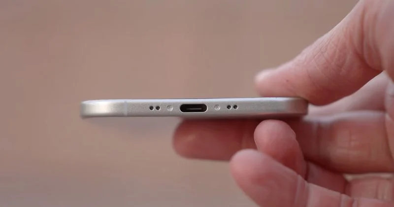 Connectors of the iPhone 17 Air. Illustration: AppleTrack