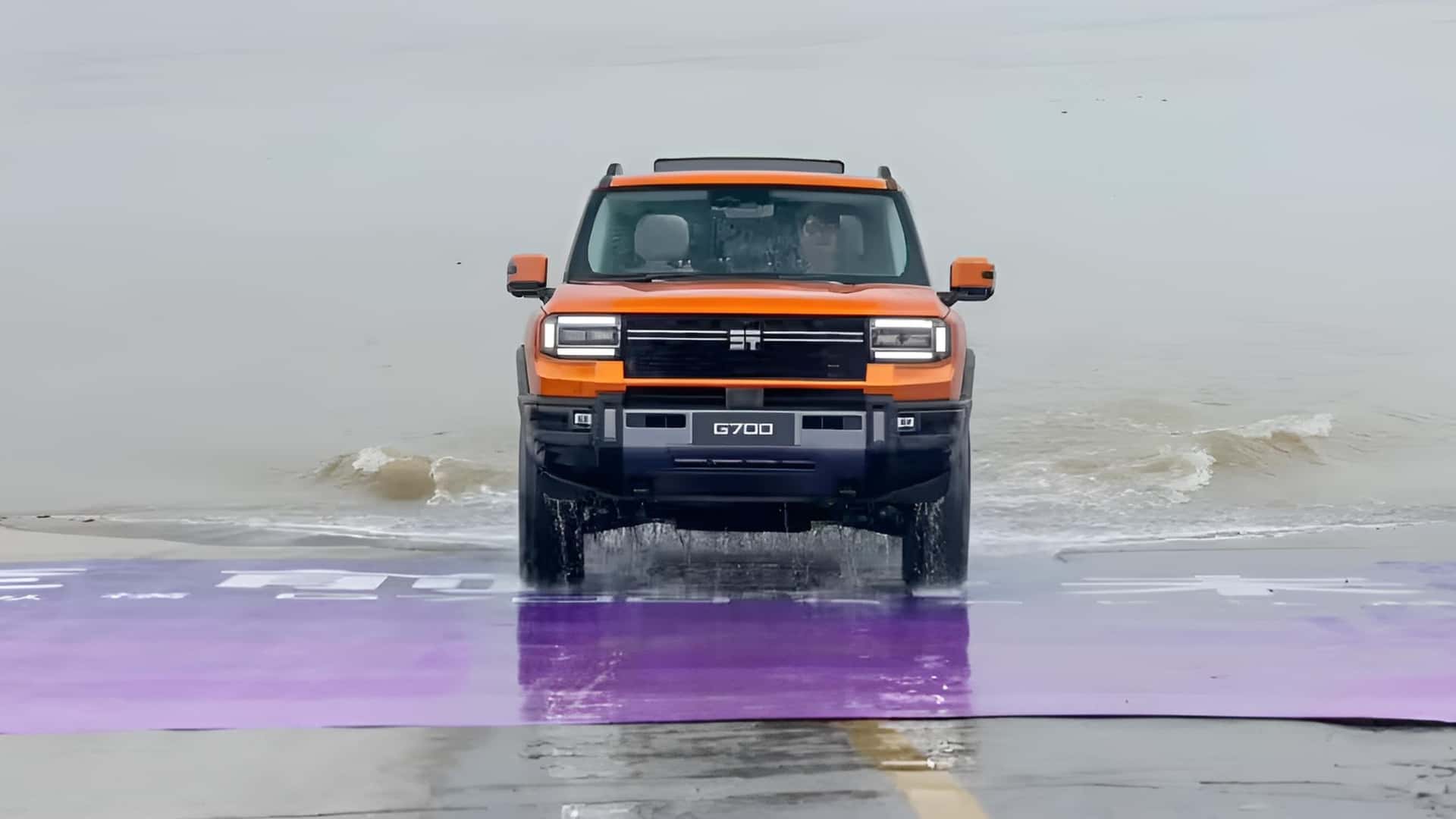 Jetour G700 у русі по воді
