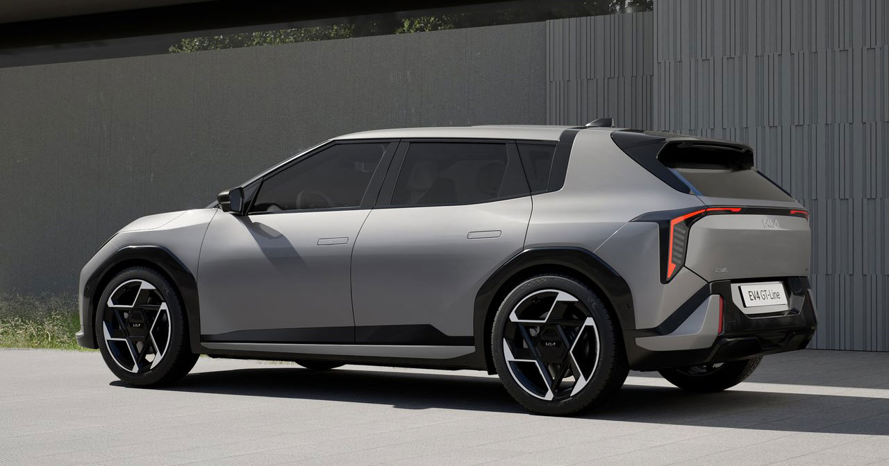 Электромобиль Kia EV4 в кузове хэтчбек