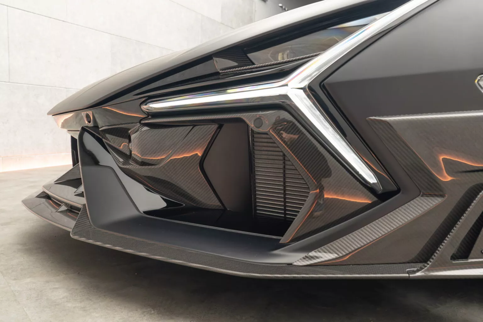 Лямборджині Ревульт з карбоновим обвісом від Mansory