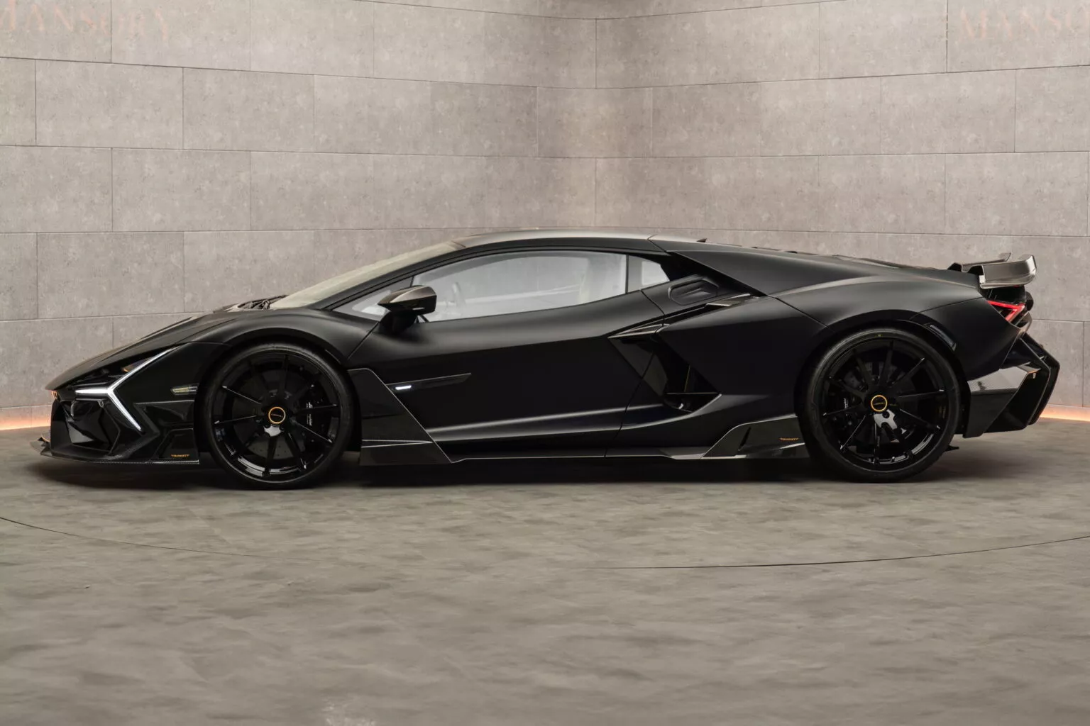 Новий спойлер Lamborghini Revuelto від Mansory