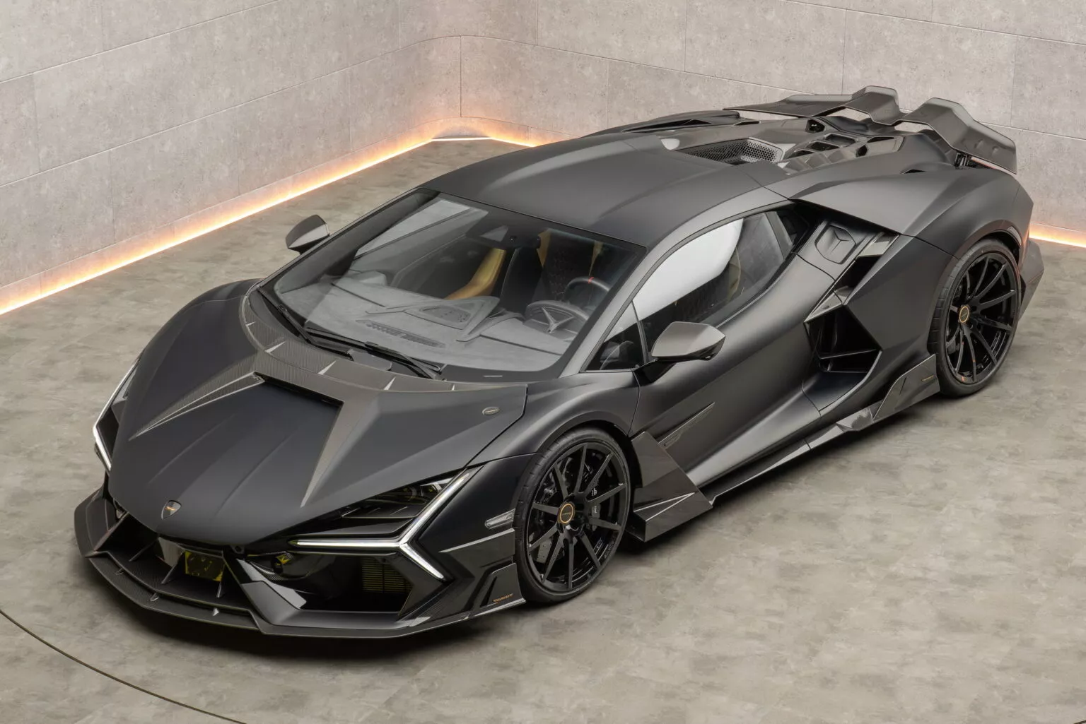 Карбоновий капот Lamborghini Revuelto від Mansory
