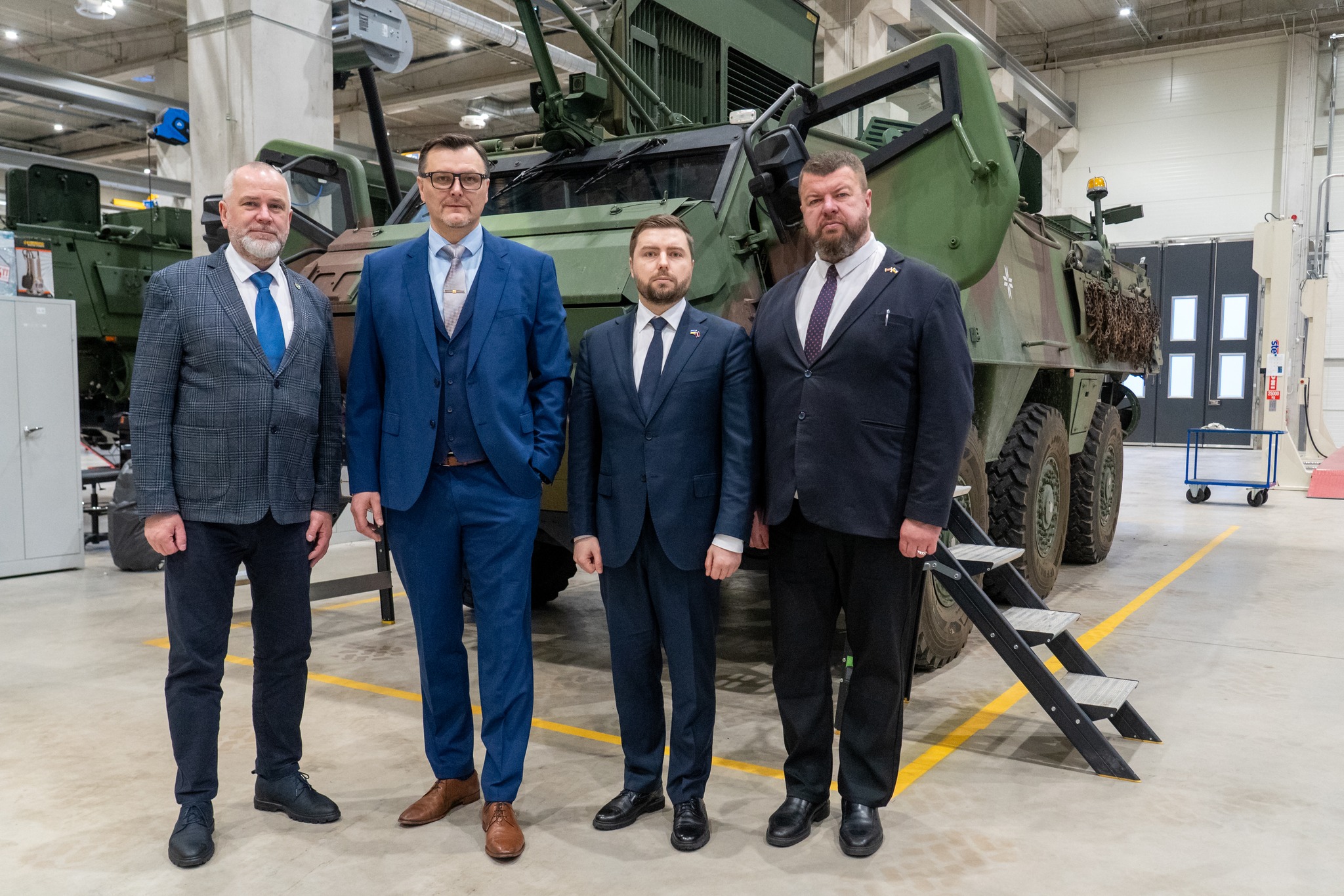 Посол України на виробництві бронетранспортерів у Латвії.