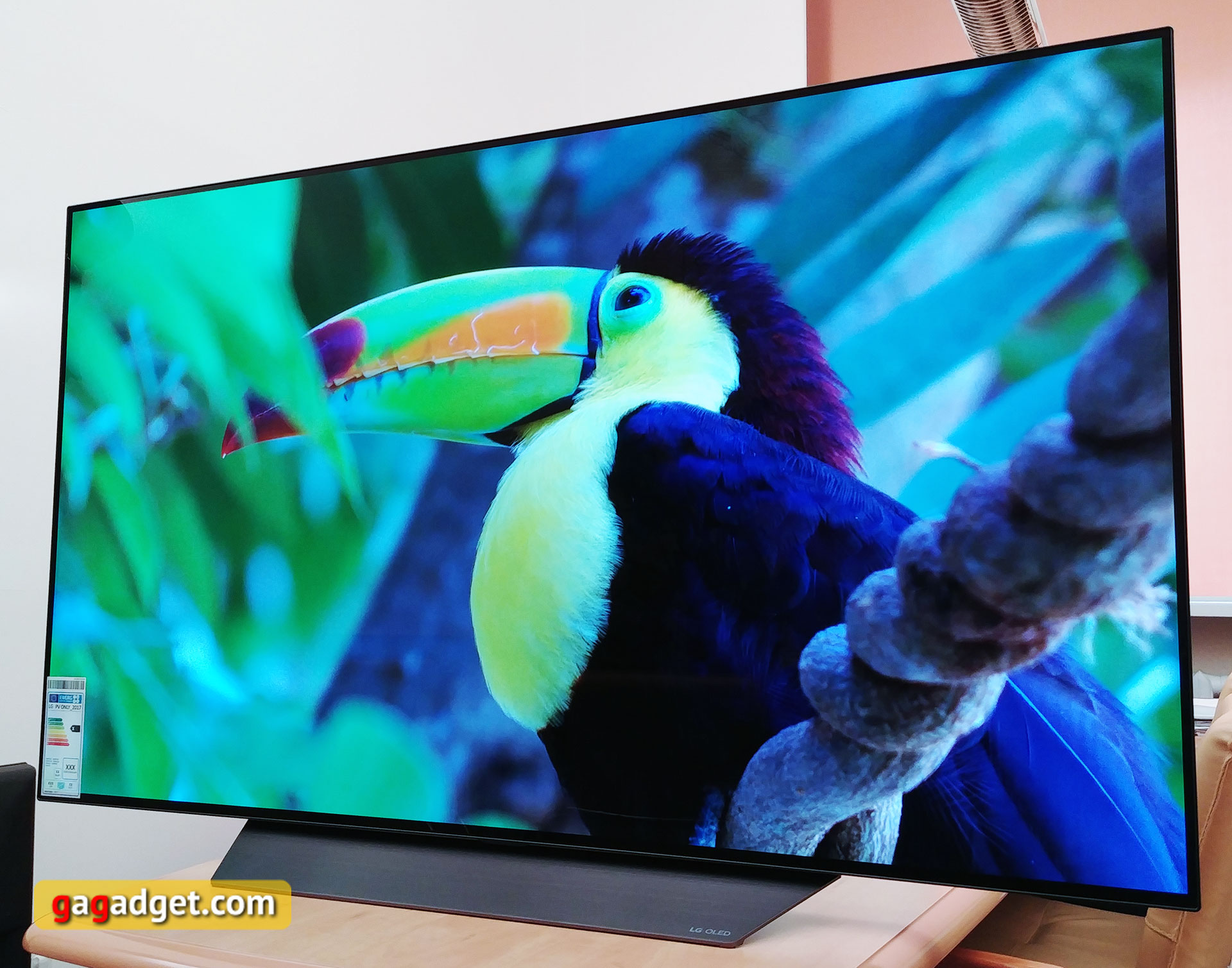 lg-oled55b8pla-01.jpg