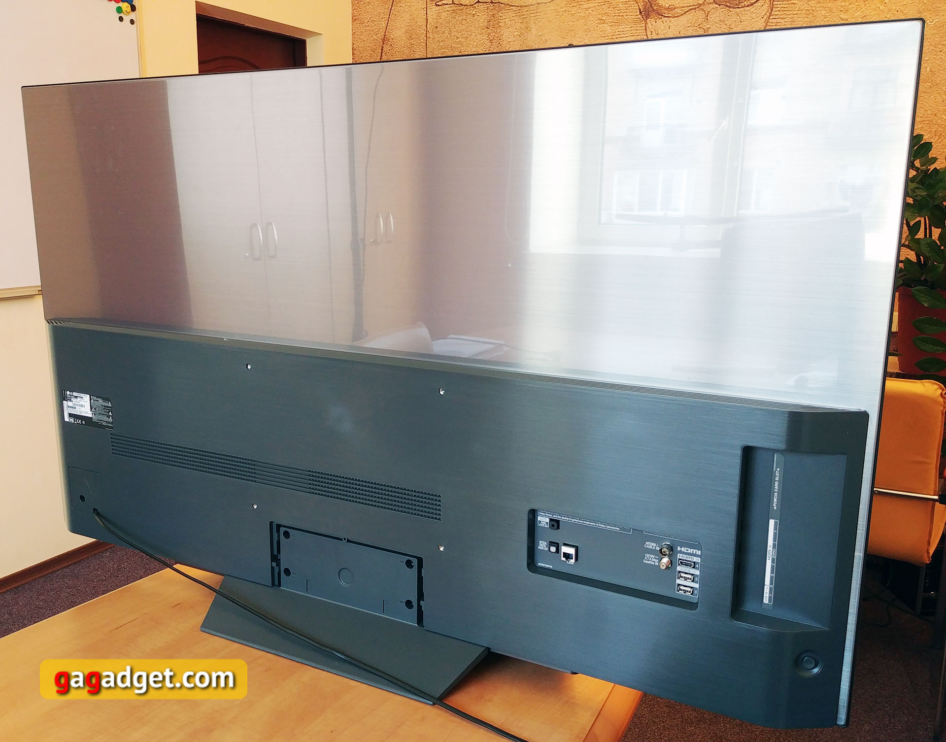 lg-oled55b8pla-07.jpg