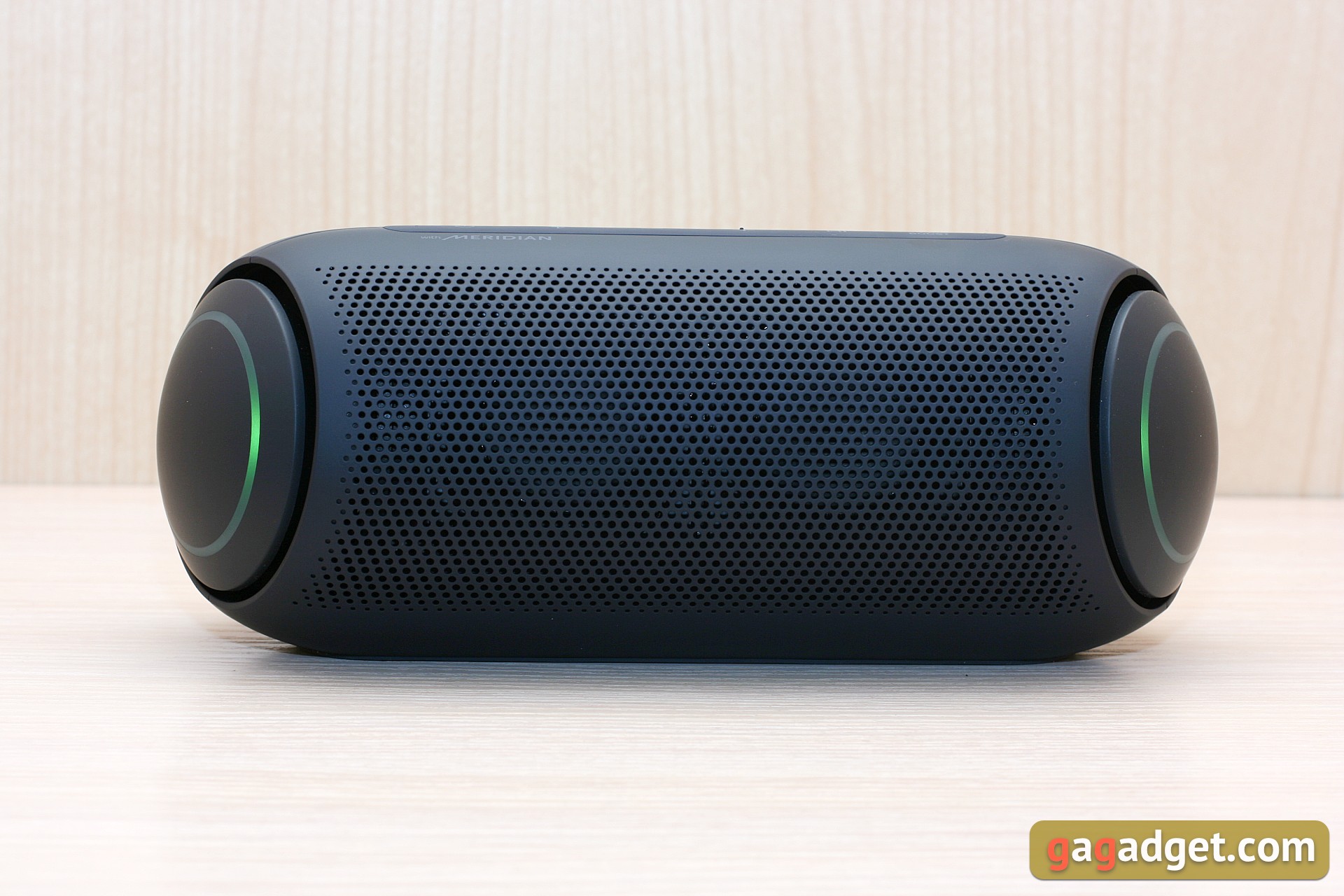 Огляд Bluetooth-колонок LG XBOOM Go: чарівна кнопка «Sound Boost»-32
