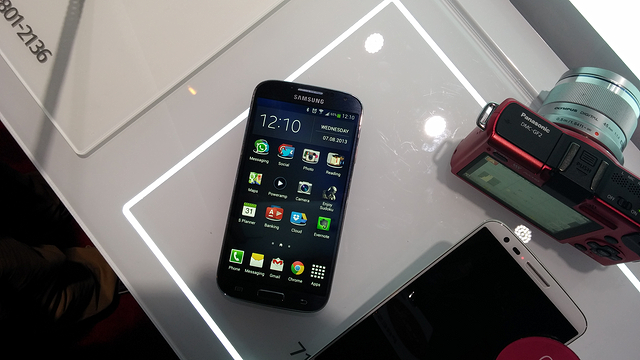 Первый взгляд на смартфон LG G2-14