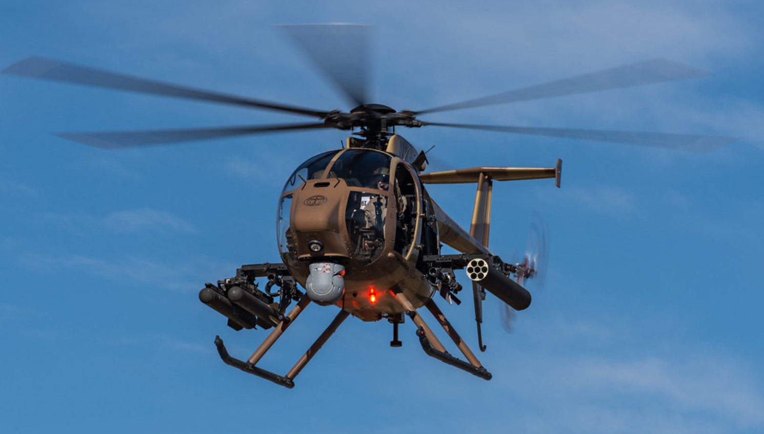 Hélicoptère léger de reconnaissance Boeing AH-6i