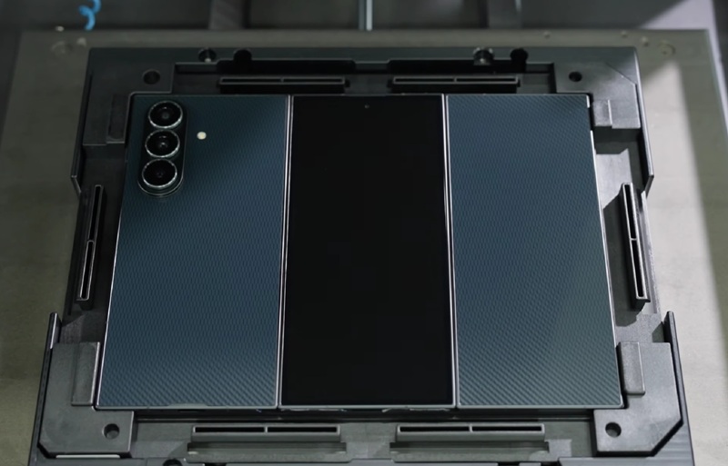 Кріплення задніх панелей Galaxy Z TriFold