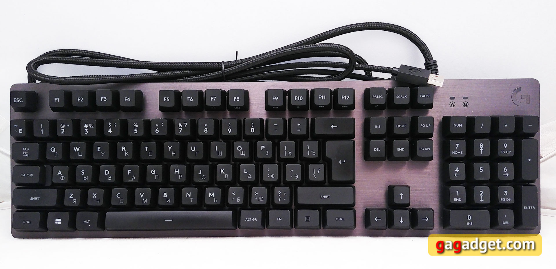 logitech-g413-carbon-02.jpg