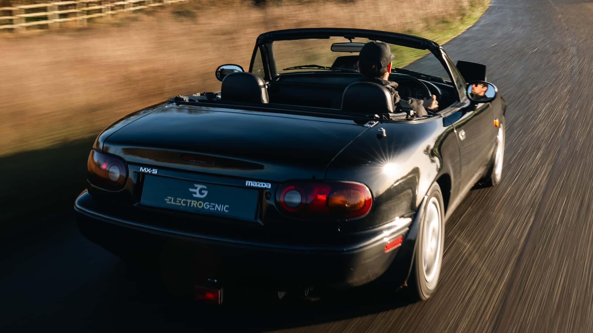 Електрифікована Mazda MX-5 NA - вид 5