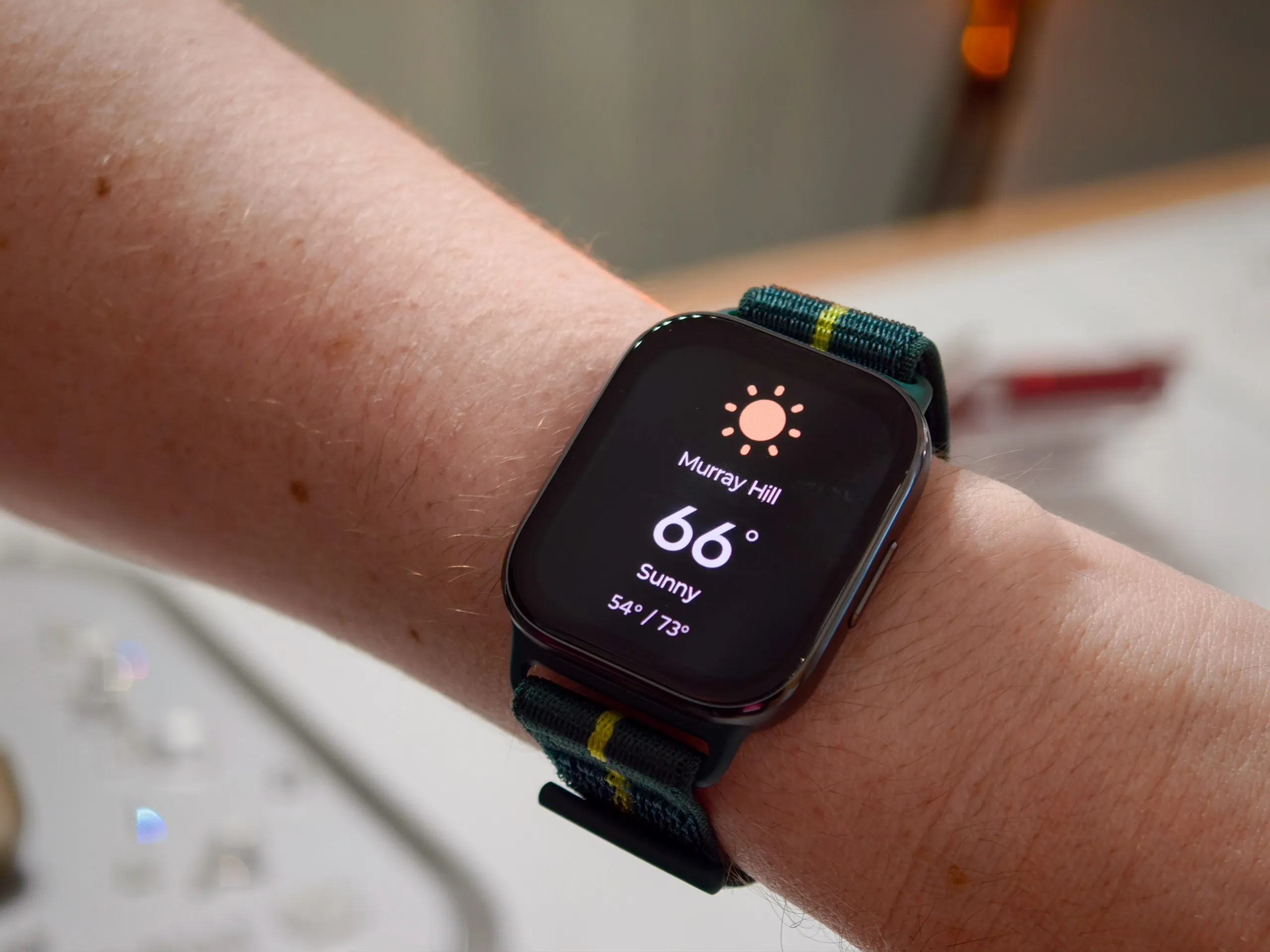Moto Watch Fit 2025, vue de face