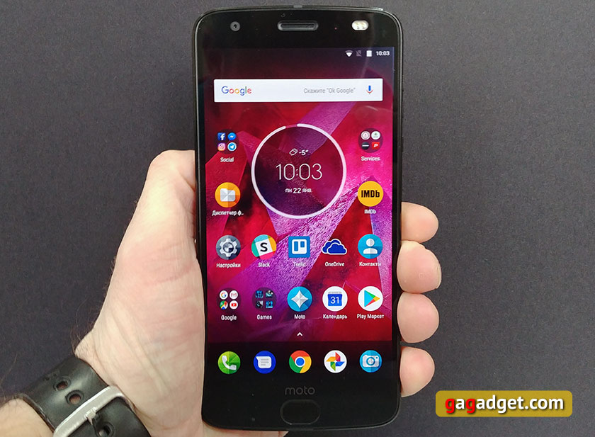 moto-z2-force-05.jpg