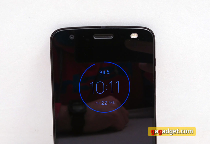 moto-z2-force-06.jpg