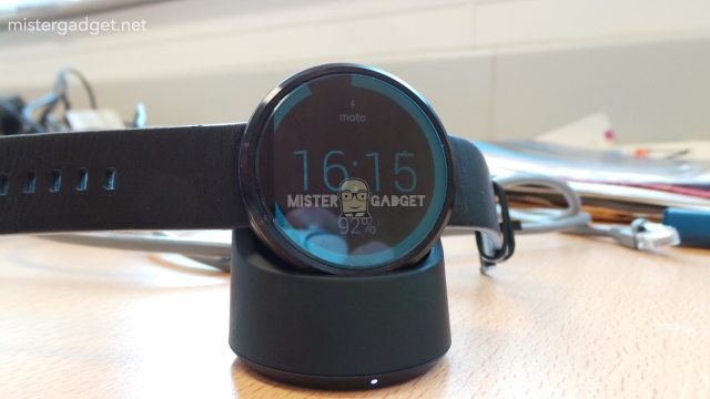 Фотосессия «умных» часов Moto 360 и беспроводной док-станции к ним-4