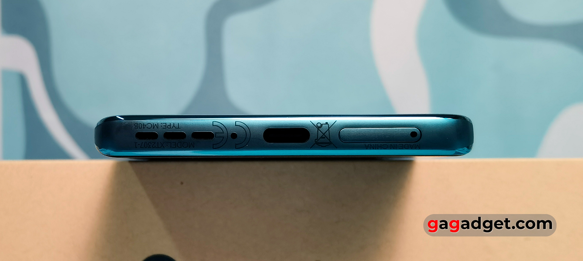 Motorola Edge 40 Neo: вигляд знизу