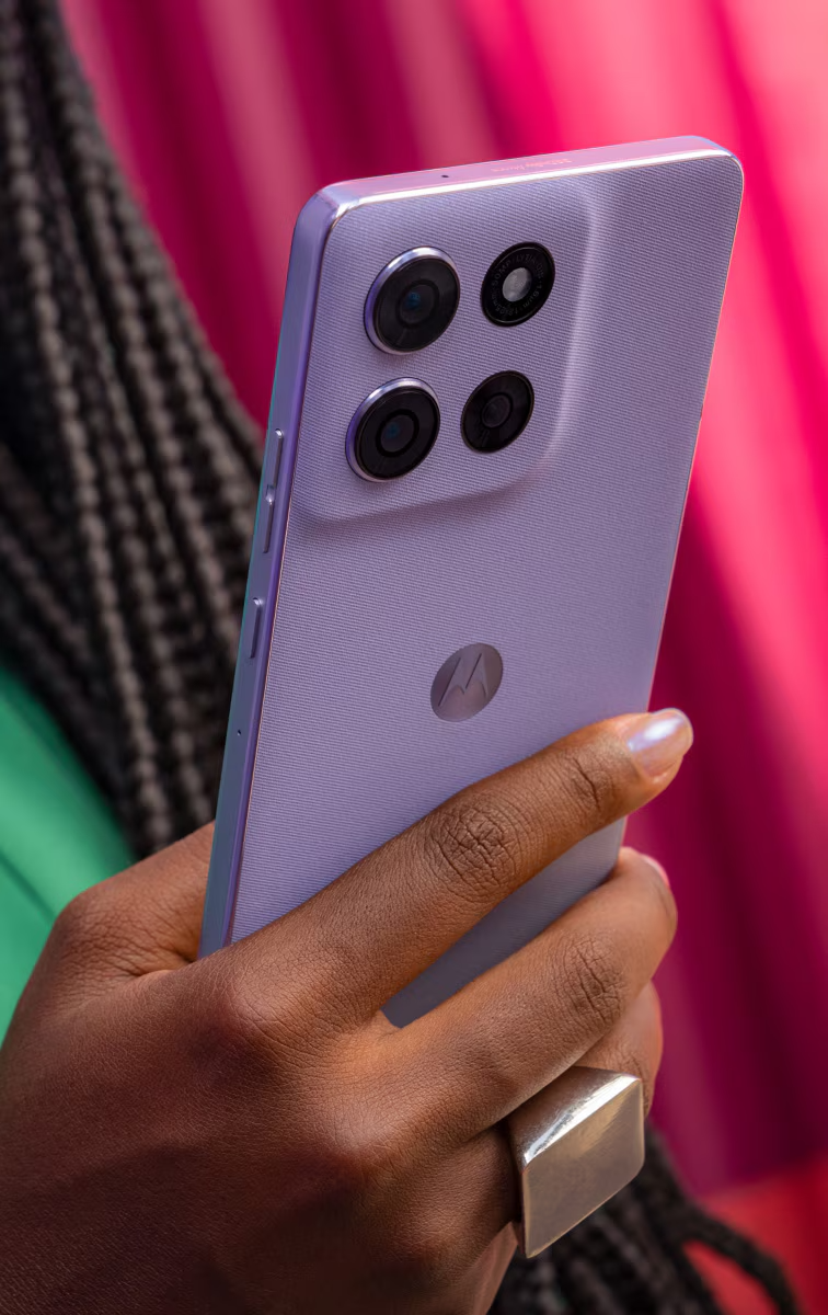 Дизайн Moto G86 Power в кольорі Космічне Небо