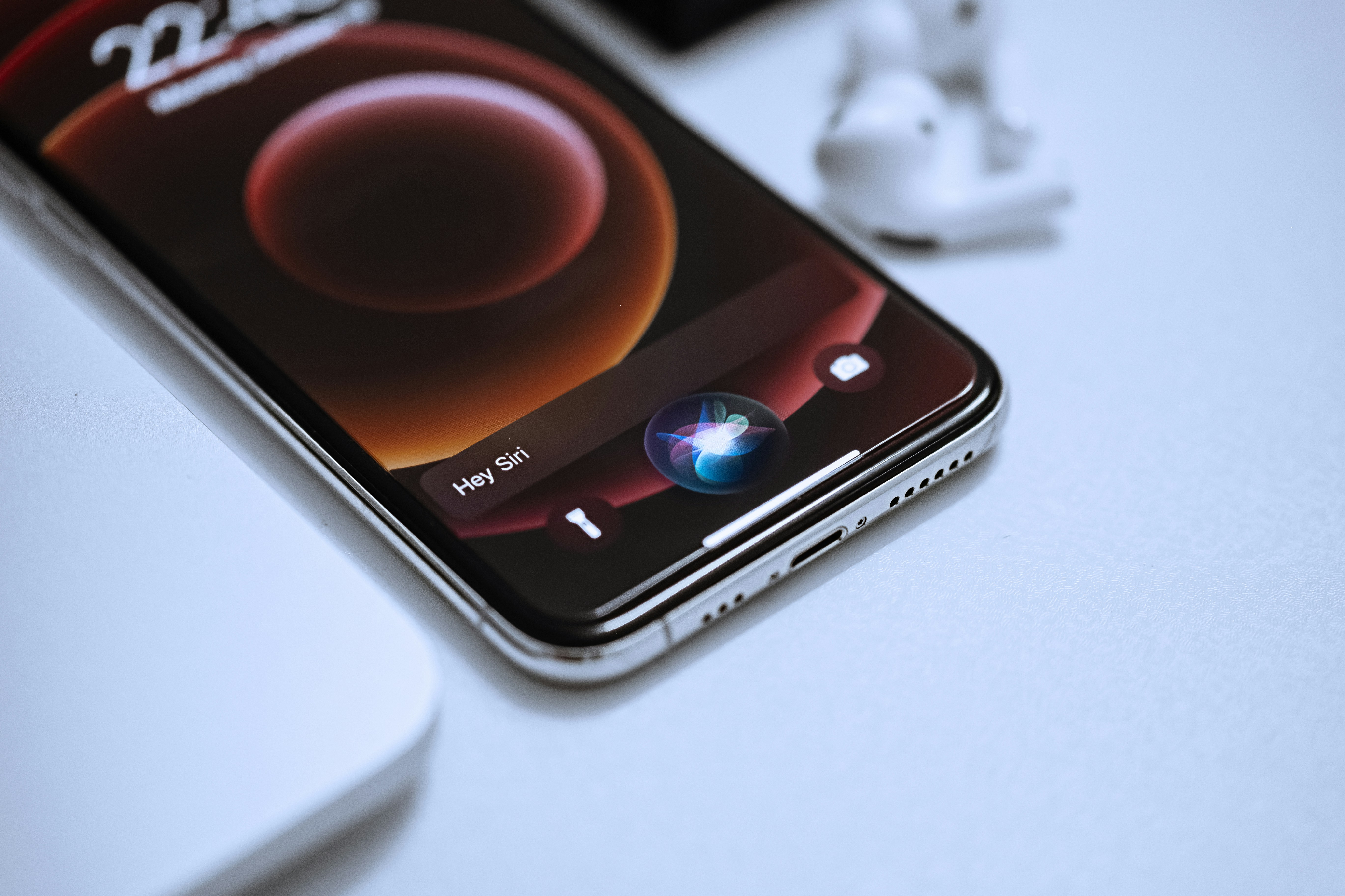 Apple изучает возможность отказа от фразы "Siri" в пользу искусственного интеллекта