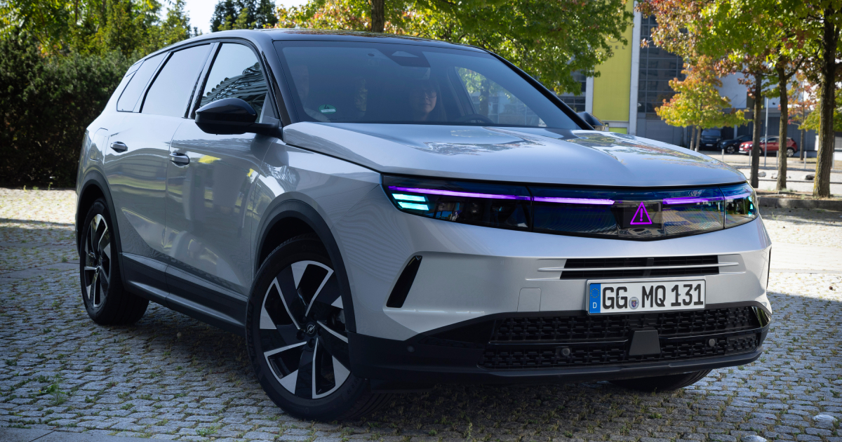 Концептуальний Opel Grandland на симпозіумі з автомобільного освітлення